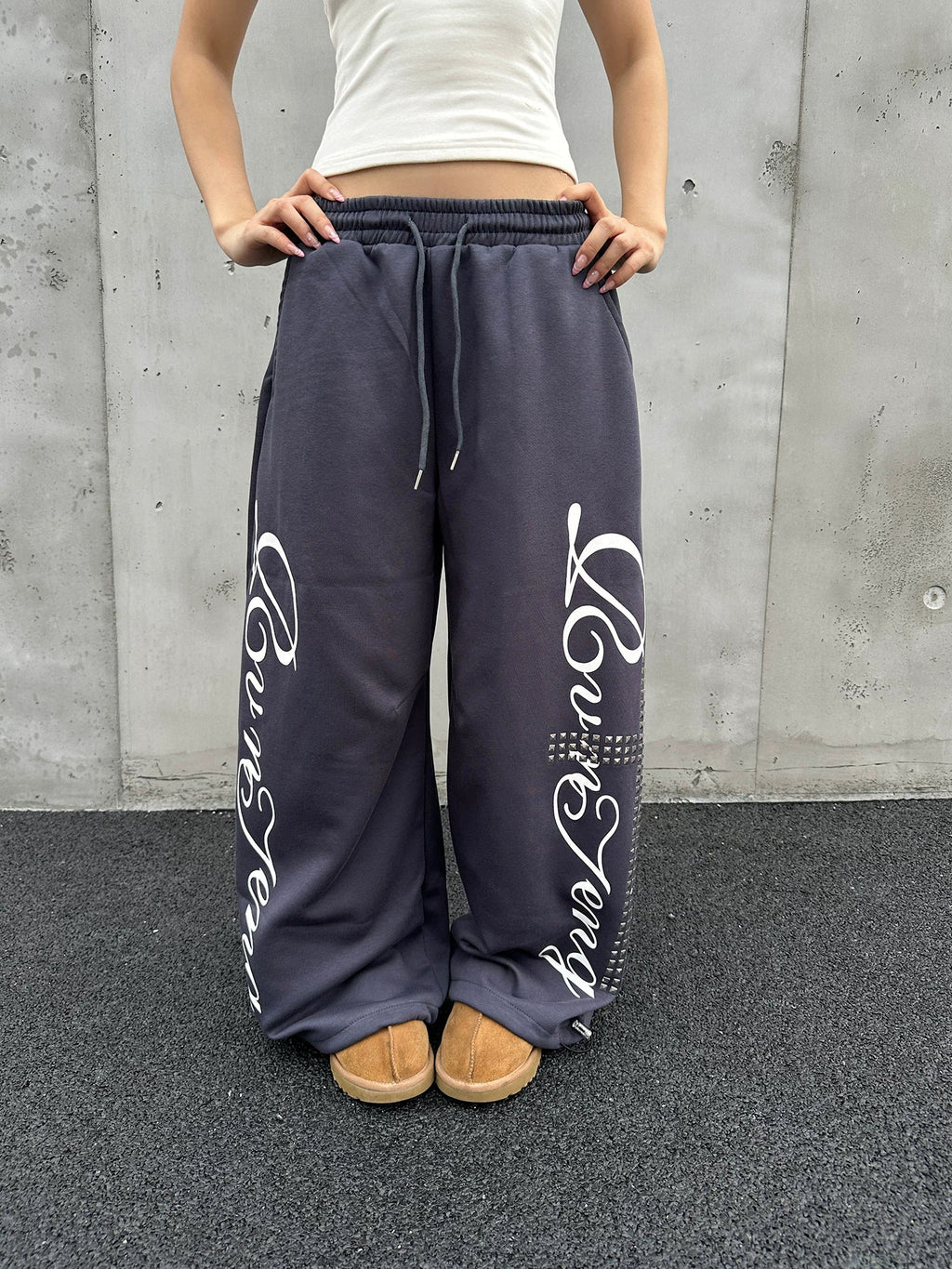 BADMUSE Letter Print Rivet Wide-Leg Drawstring Sweatpants