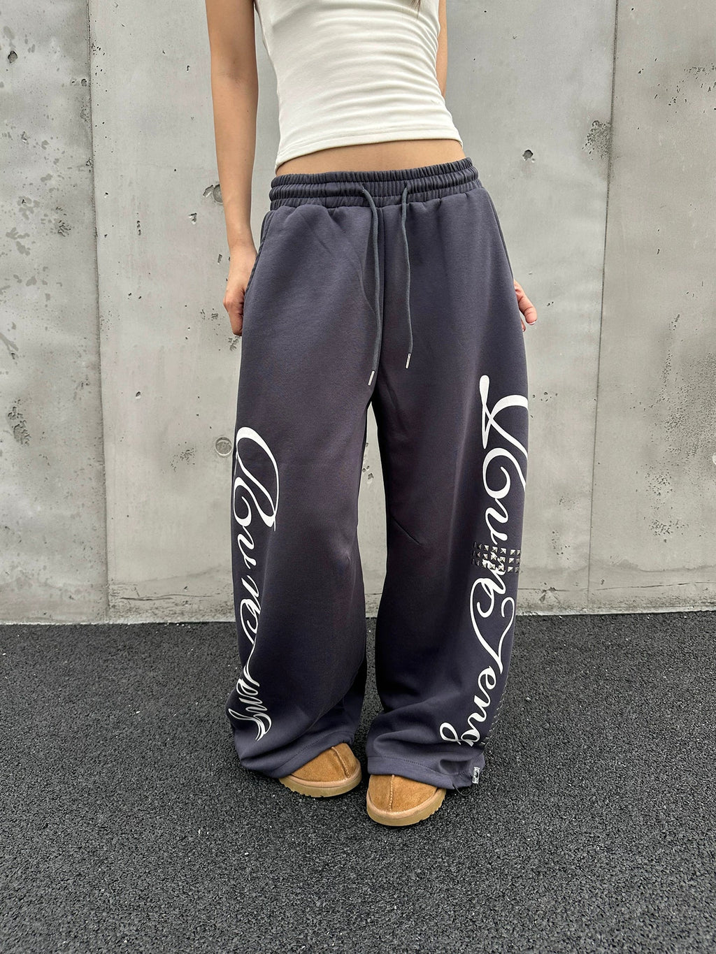 BADMUSE Letter Print Rivet Wide-Leg Drawstring Sweatpants